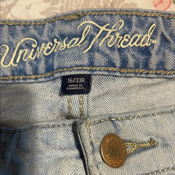 Universal Thread Light Wash Jean Shorts - Picture 7 of 7